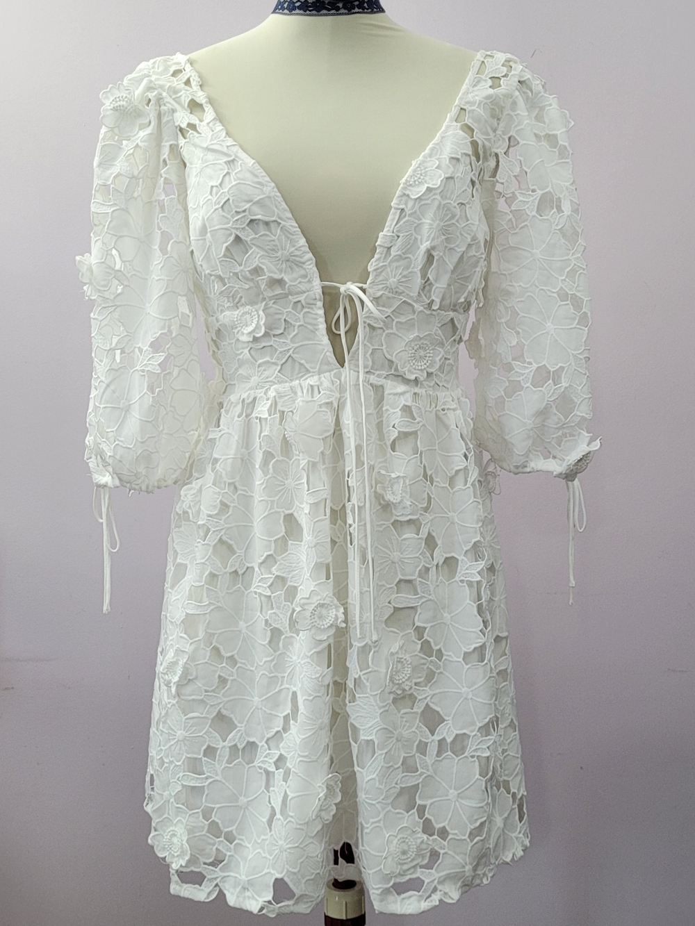 STORIA White 3D Floral Lace Mini Dress | Size S (Open Back/Plunging V)